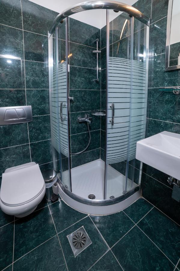 Brettania Hotel Янина Экстерьер фото